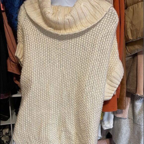 2/$15 Jessica Simpson turtleneck sweater - Picture 1 of 3